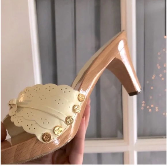 CELINE Ivory/Cream Wooden Heels with Bow - Picture 4 of 7